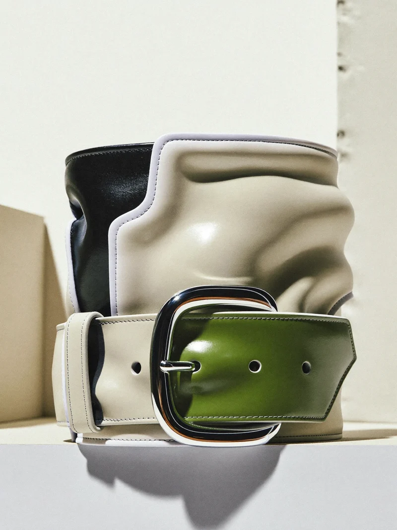 Illustration d'un accessoire texturé construit en blocs de couleur.